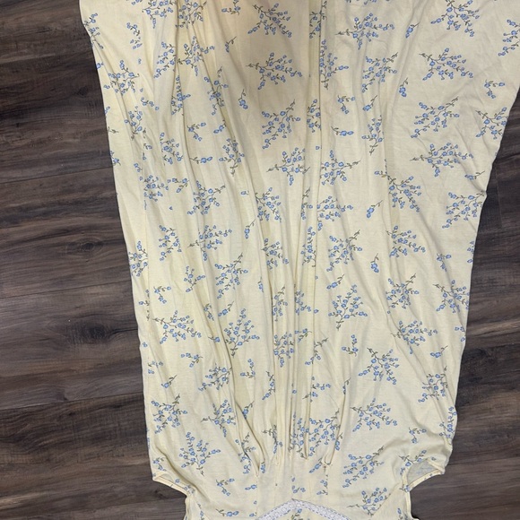 Adorable Yellow Floral Sundress - Picture 2 of 3